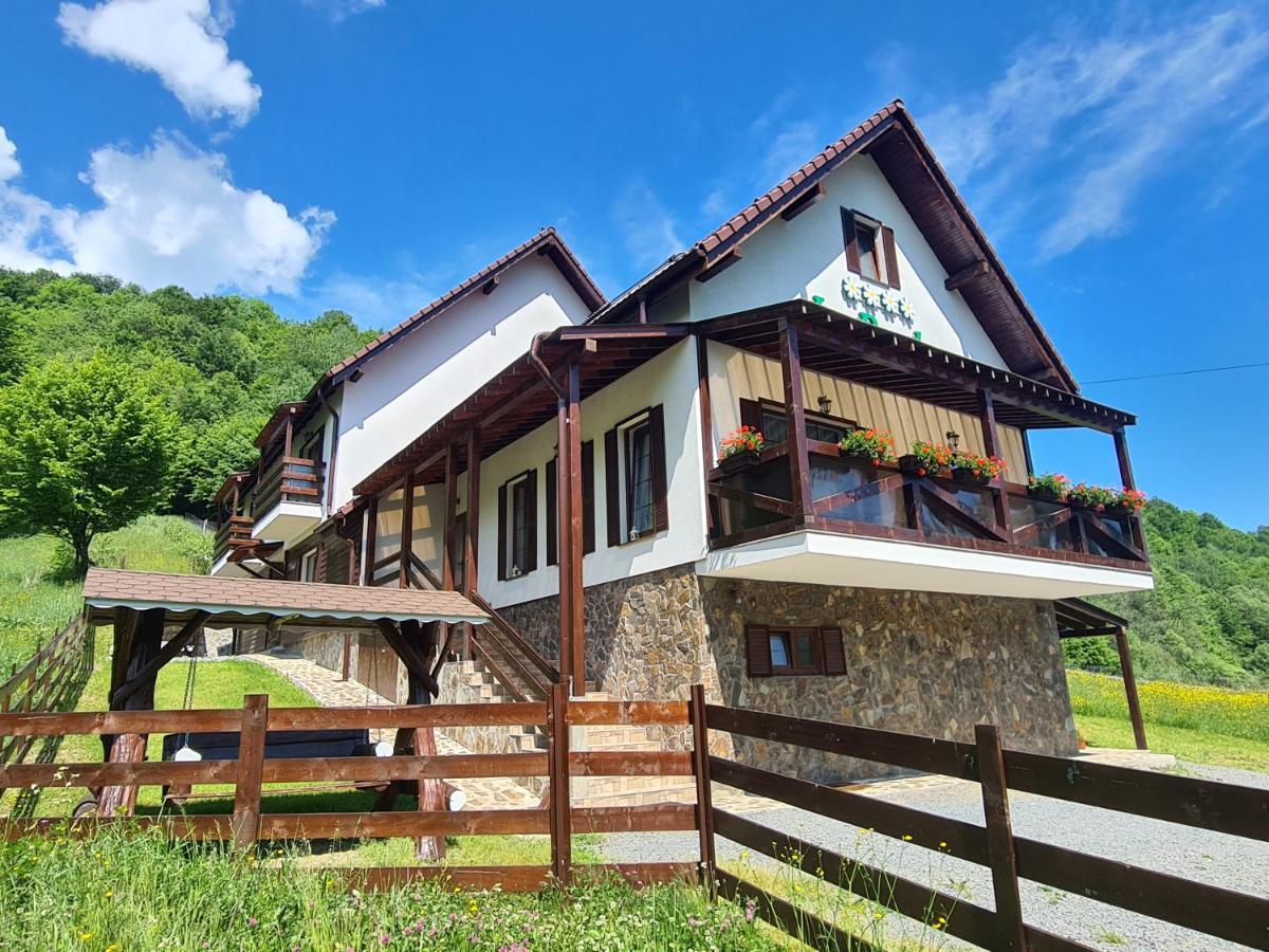 Scrind-Frăsinet Green Mountain Resort מראה חיצוני תמונה